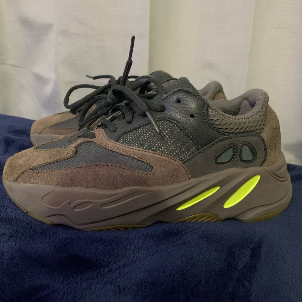 Yeezy Boost 700 Mauve